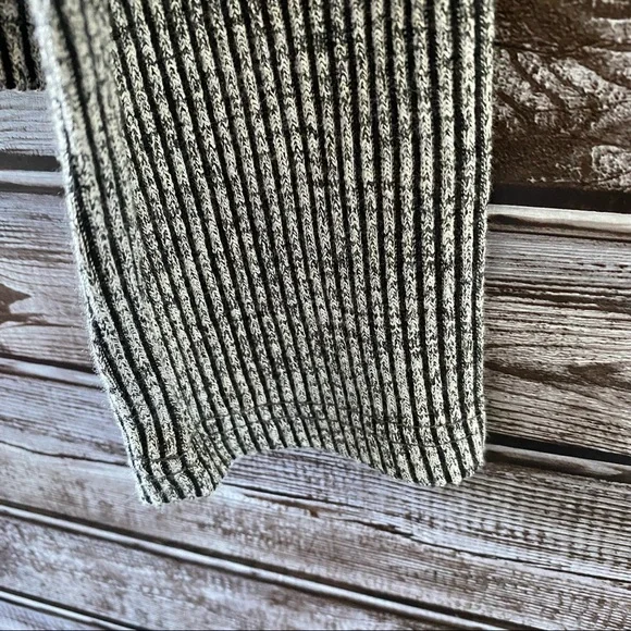 NWT Time and Tru Relaxed Long-Sleeved Top Size M - Picture 5 of 11